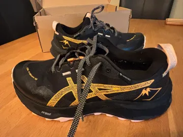 Used Asics Running Shoes bike — image 8 of 15