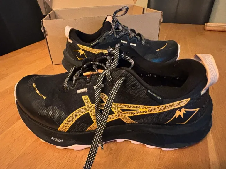 Used Asics Running Shoes bike — image 8 of 15