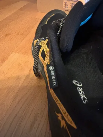 Used Asics Running Shoes bike — image 4 of 15