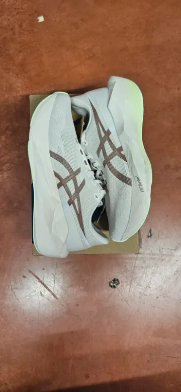 Tweedehands Asics Novablast 6 Running Shoes