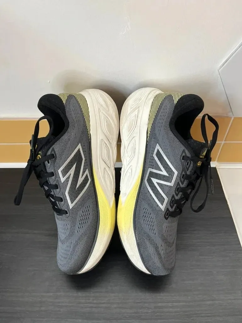 Used New Balance Fresh Foam x880 v15 bike — image 4 of 13
