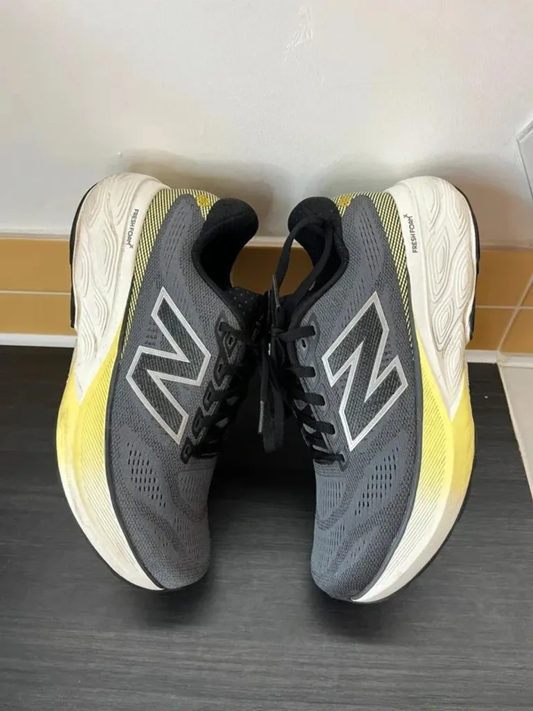Used New Balance Fresh Foam x880 v15 bike — image 3 of 13