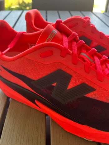 Used New Balance FuelCell Rebel v5 bike — image 2 of 6