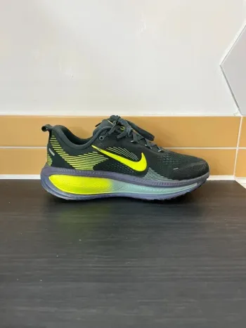 Used Nike Vomero 18 bike — image 10 of 15