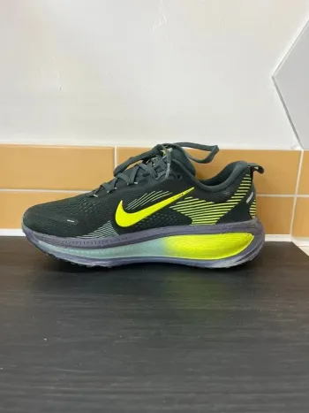 Used Nike Vomero 18 bike — image 8 of 15