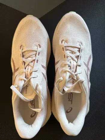 Asics Novablast 6 bike d'occasion — image 3 sur 7