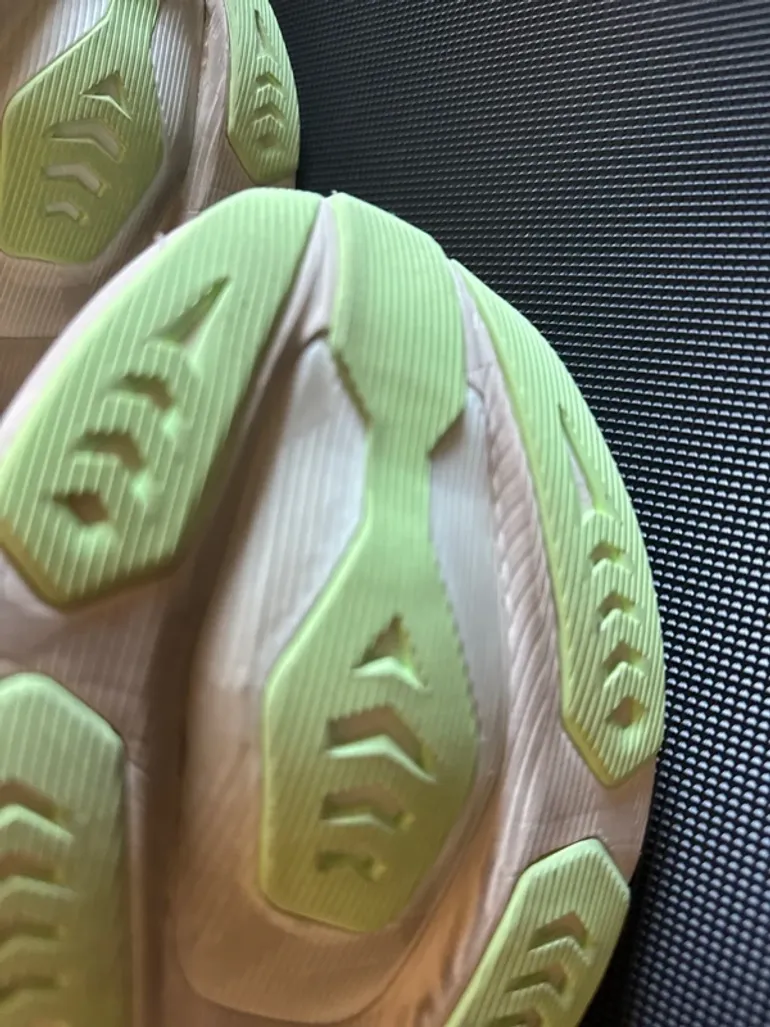 Asics Novablast 6 bike d'occasion — image 6 sur 7
