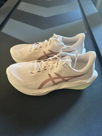 Asics Novablast 6 bike d'occasion — image 2 sur 7