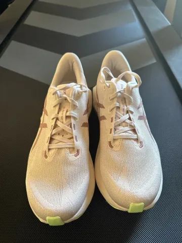 Used Asics Novablast 6 Running Shoes