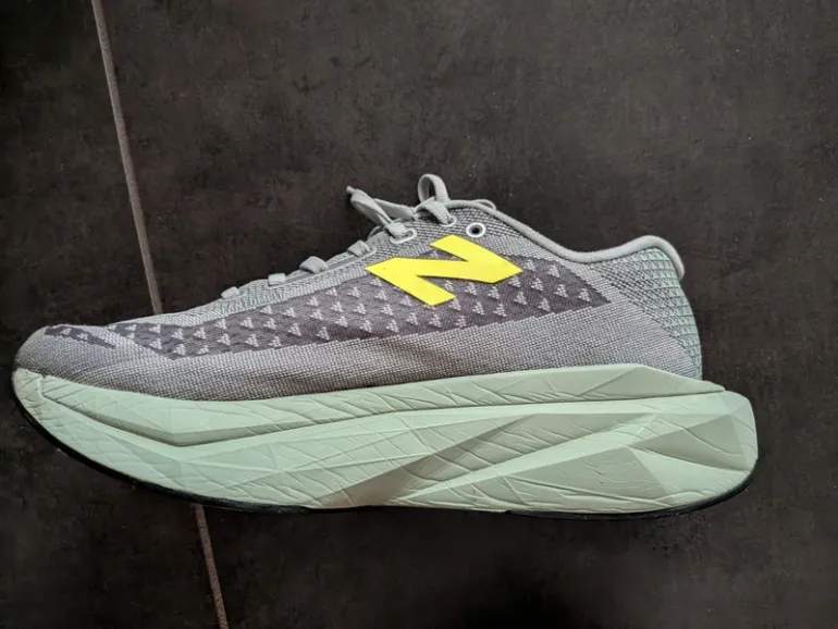 Used New Balance Fuelcell Supercomp Trainer v3 bike — image 4 of 6
