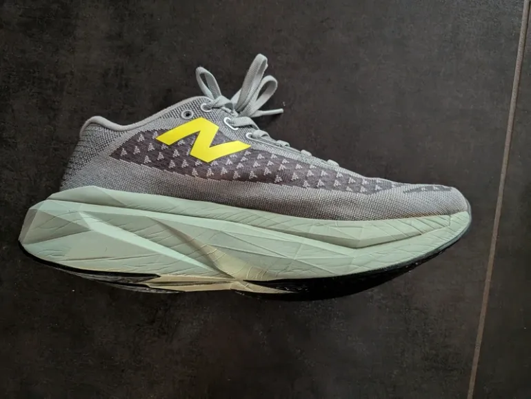 Used New Balance Fuelcell Supercomp Trainer v3 bike — image 2 of 6