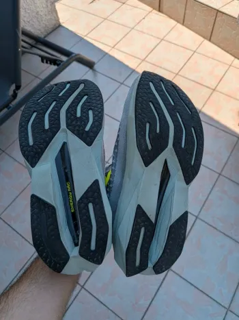 Used New Balance Fuelcell Supercomp Trainer v3 bike — image 5 of 6