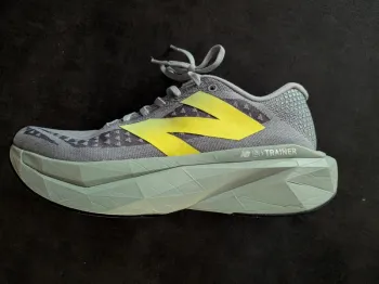 Used New Balance Fuelcell Supercomp Trainer v3 bike — image 6 of 6