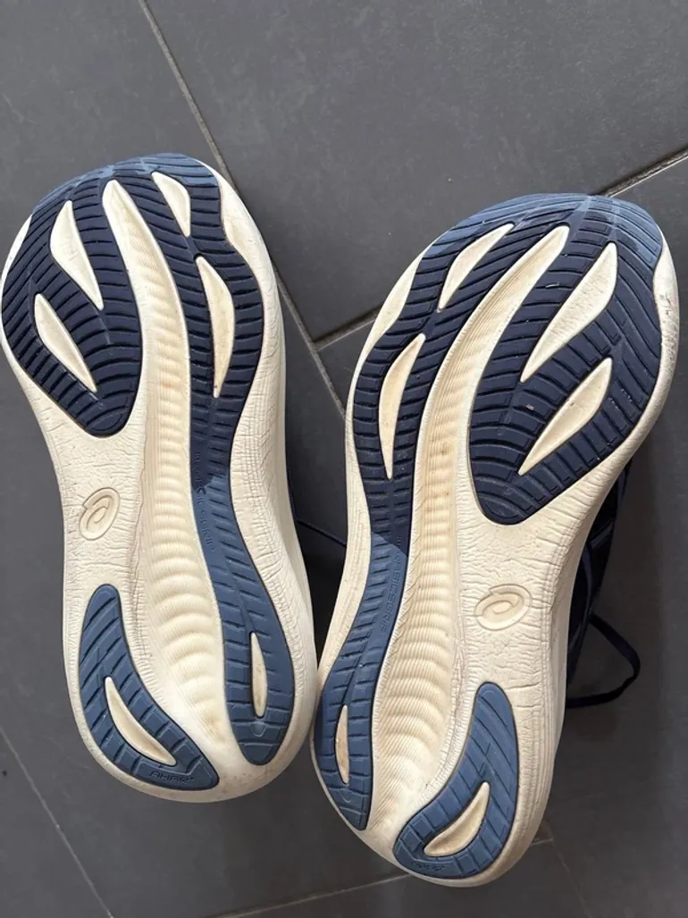 Używany Asics Gel Nimbus 27 bike — zdjęcie 2 z 3