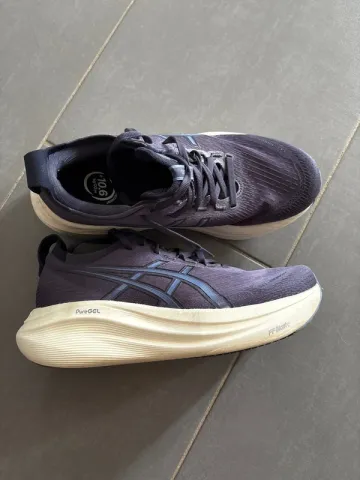 Używany Asics Gel Nimbus 27 Running Shoes