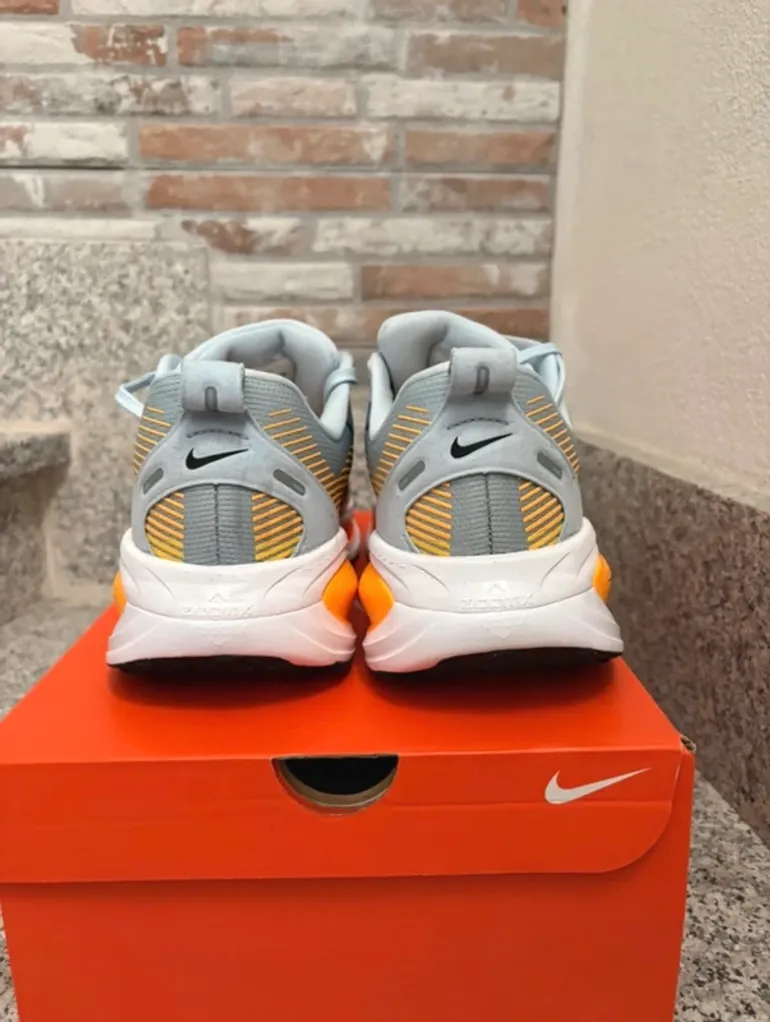 Used Nike Vomero 18 bike — image 2 of 13