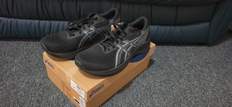 Used Asics Sneaker bike — image 1 of 4