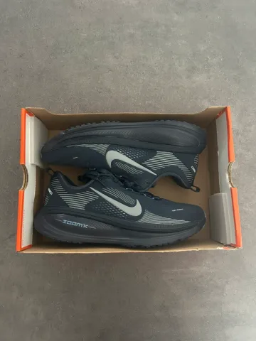 Used Nike Vomero 18 Zoom X Running Shoes