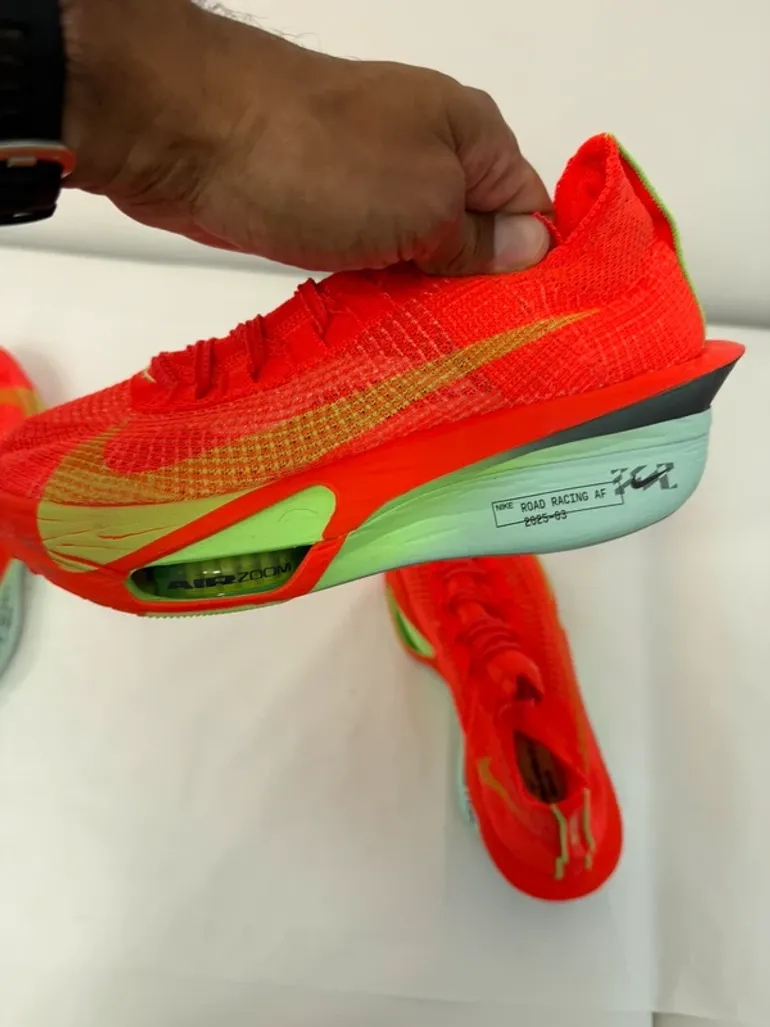 Used Nike Alphafly Next% 3 bike — image 3 of 4