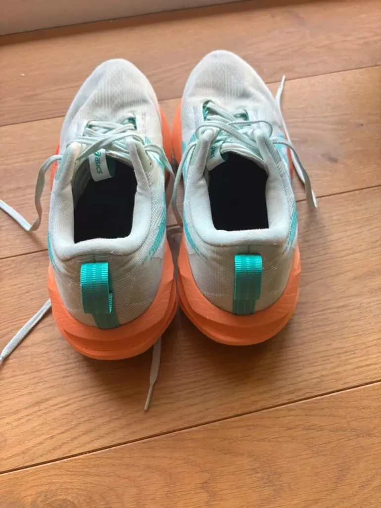 Gebrauchtes Asics Novablast 5 bike — Bild 3 von 4