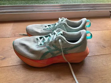 Gebrauchtes Asics Novablast 5 Running Shoes
