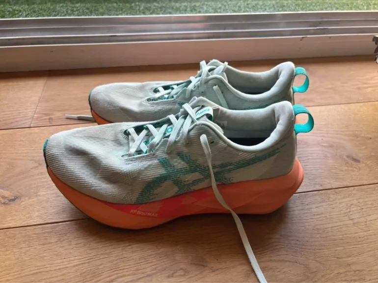 Gebrauchtes Asics Novablast 5 bike — Bild 1 von 4
