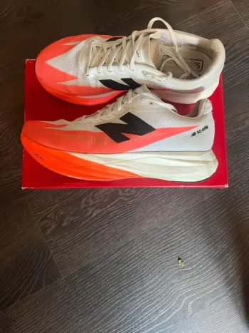 Used New Balance SC Elite v5 bike — image 1 of 4