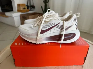 Used Nike Vomero 18 Running Shoes