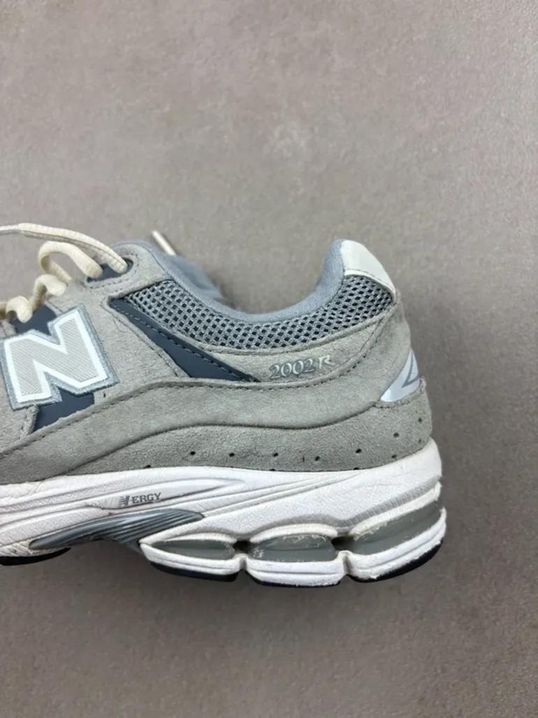 Used New Balance 2002R bike — image 7 of 8