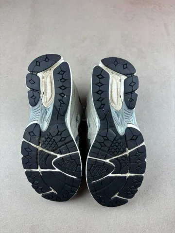 Used New Balance 2002R bike — image 6 of 8