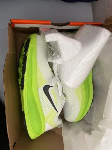 Used Nike Vomero 18 Running Shoes