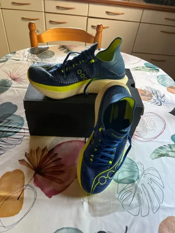 Used Saucony Endorphin Elite 2 Running Shoes