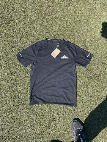 Nike Trail T-Shirt Running Clothing d'occasion