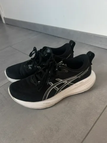 Used Columbus Gel- 27 Running Shoes