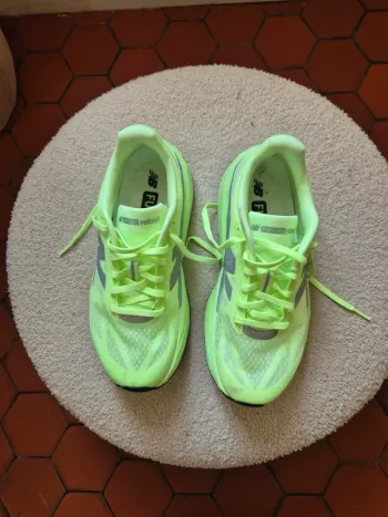 Used New Balance FuelCell Rebel V5 bike — image 2 of 9