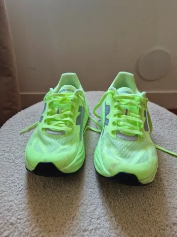 Used New Balance FuelCell Rebel V5 bike — image 3 of 9