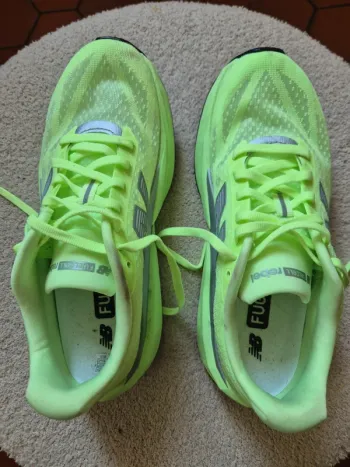 Used New Balance FuelCell Rebel V5 bike — image 7 of 9