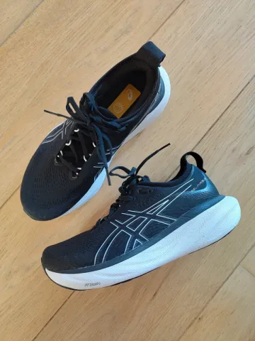 Brugt Asics Gel-Nimbus 25 Running Shoes