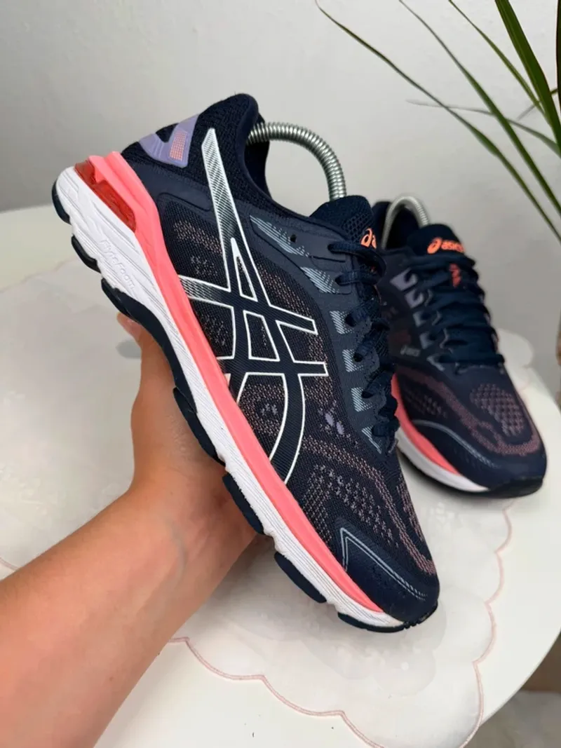 Used Ideal GT-2000 7 Running Shoes