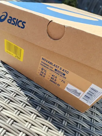 Tweedehands Asics Novablast 5 bike — afbeelding 4 van 4