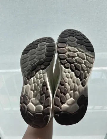 Tweedehands New Balance Fresh Foam Arishi v4 bike — afbeelding 3 van 7