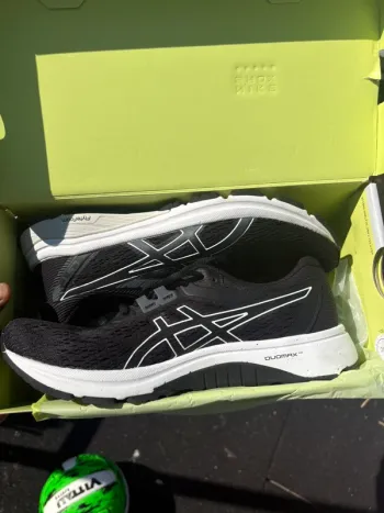 Used Asics run shoe bike — image 1 of 3