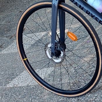 Brugt Mavic Aksium Disc 2024 bike — billede 2 af 2