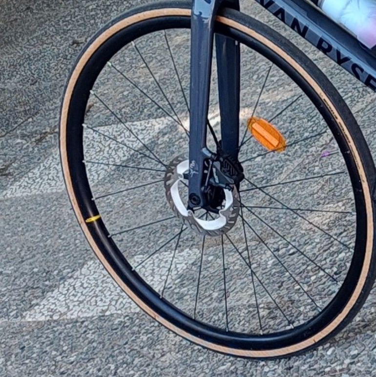 Brugt Mavic Aksium Disc 2024 bike — billede 2 af 2