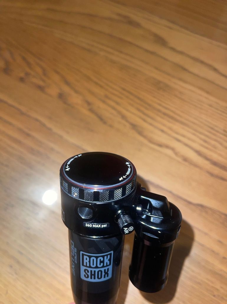 Used RockShox Super deluxe select 2024 bike — image 3 of 4