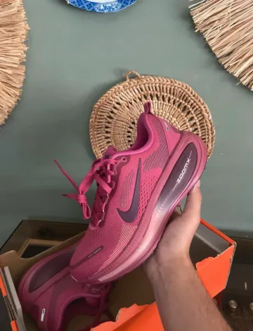 Used Nike Vomero 18 Running Shoes