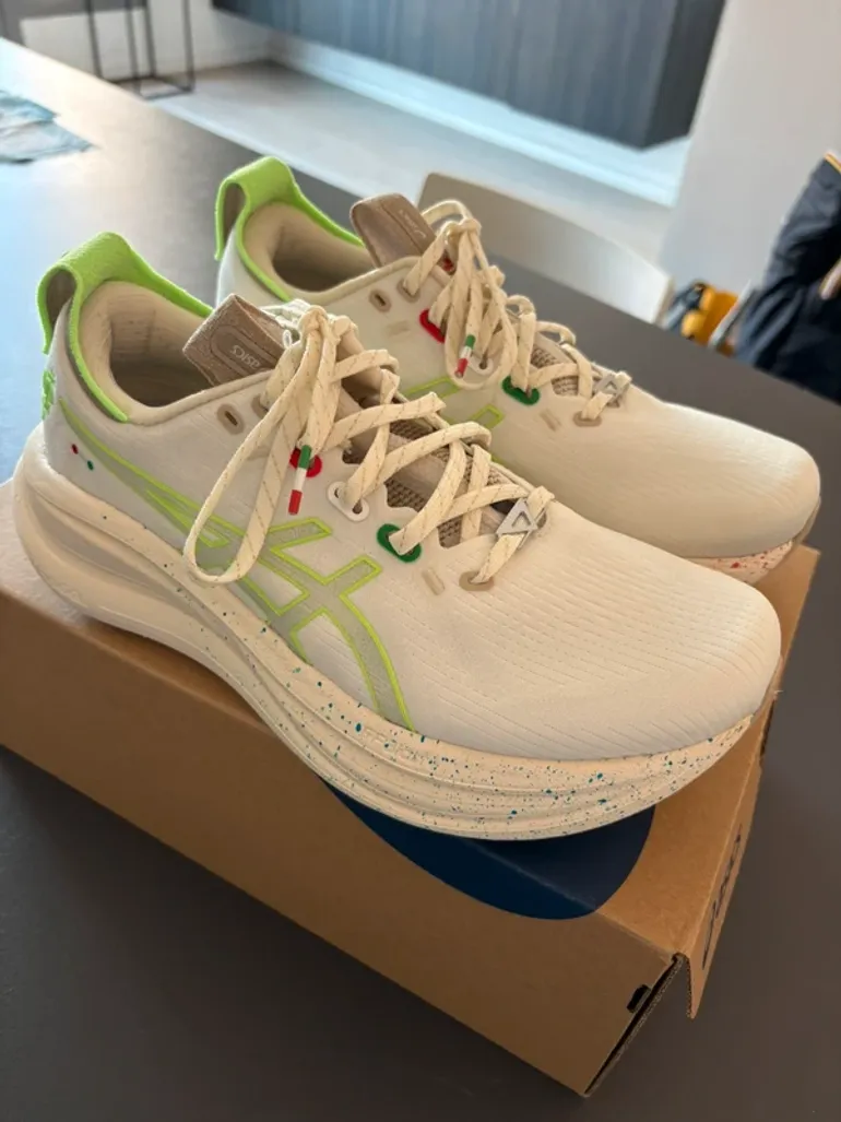 Tweedehands Asics Gel Nimbus 28 bike — afbeelding 4 van 7