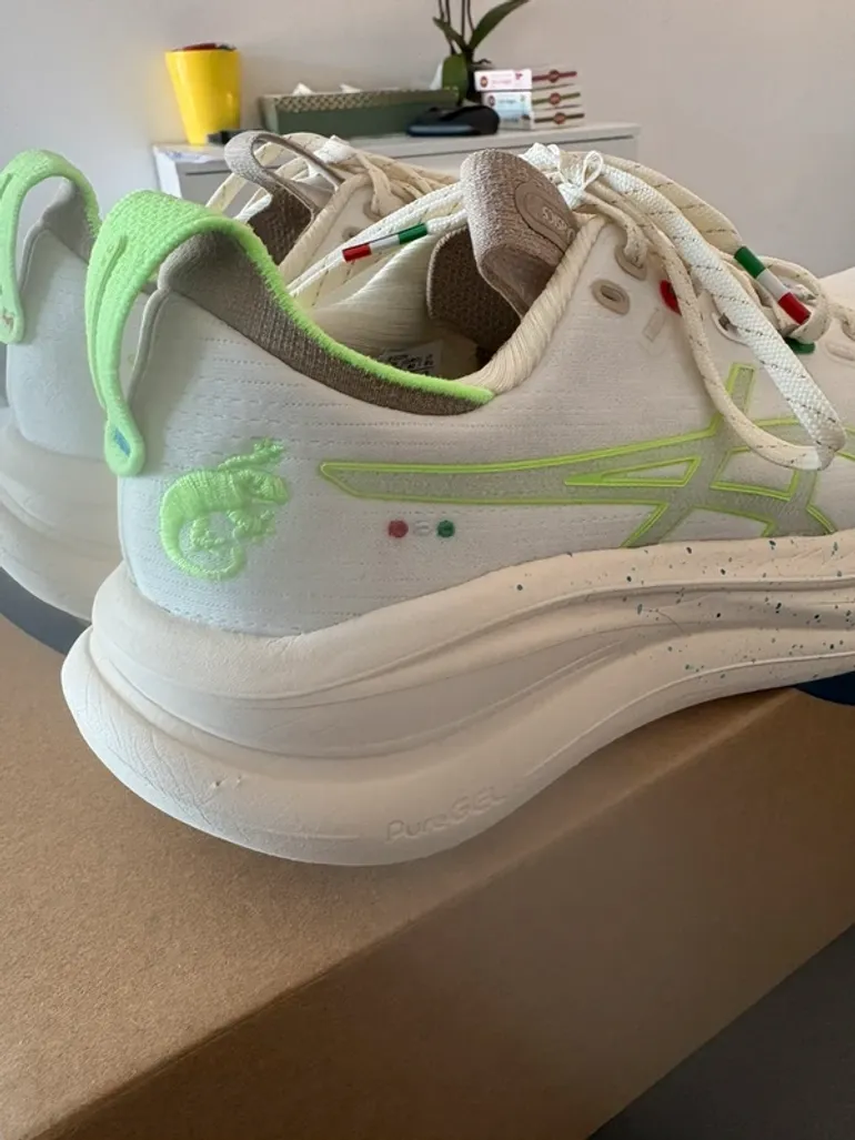 Tweedehands Asics Gel Nimbus 28 bike — afbeelding 3 van 7