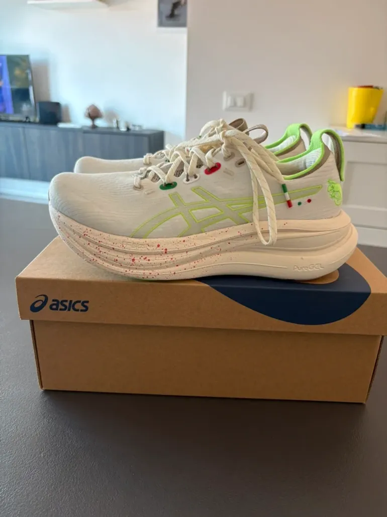 Tweedehands Asics Gel Nimbus 28 bike — afbeelding 1 van 7