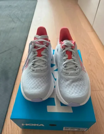 Used Hoka Mach 6 Running Shoes